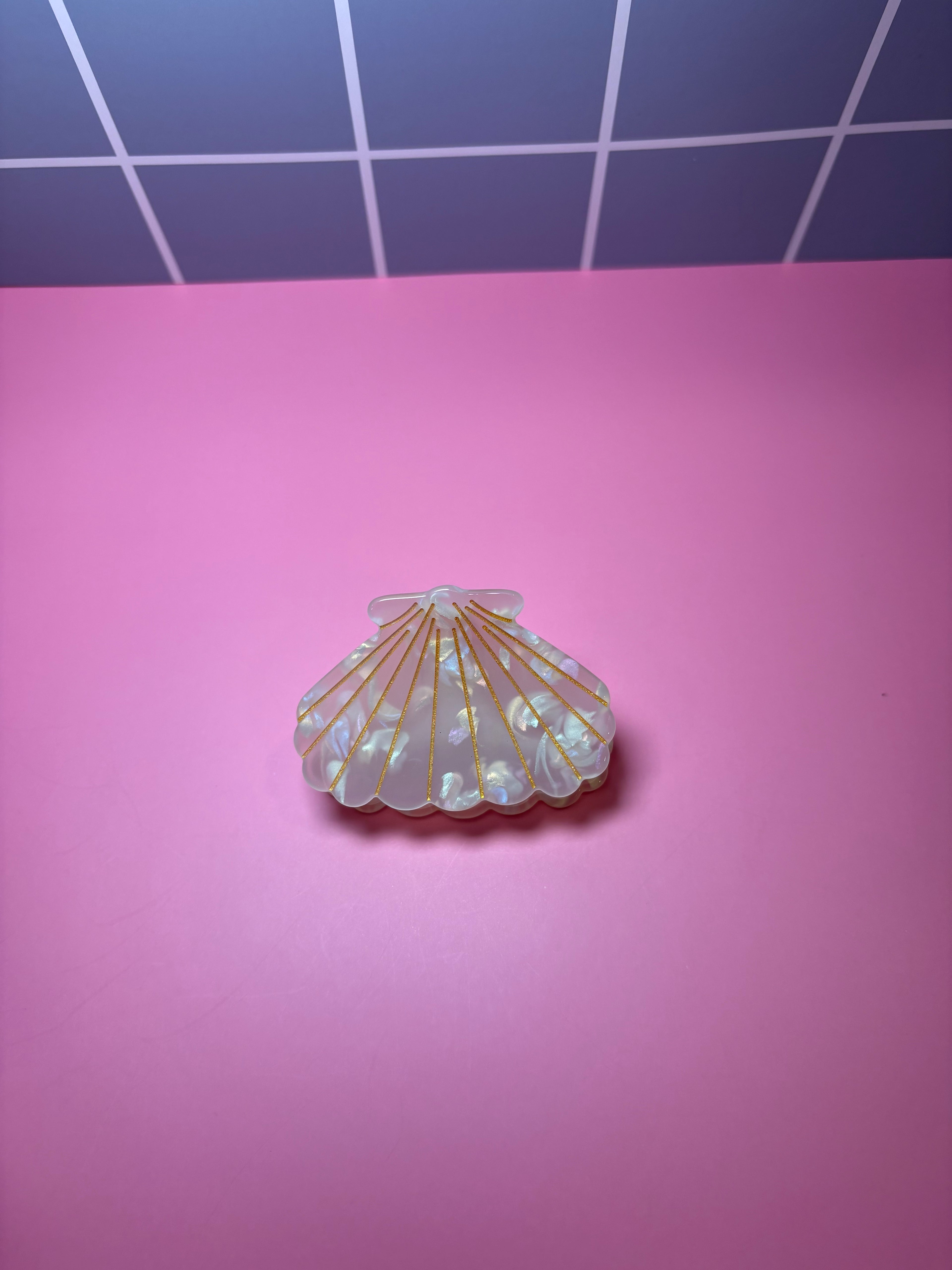 White Seashell Small Claw Clip