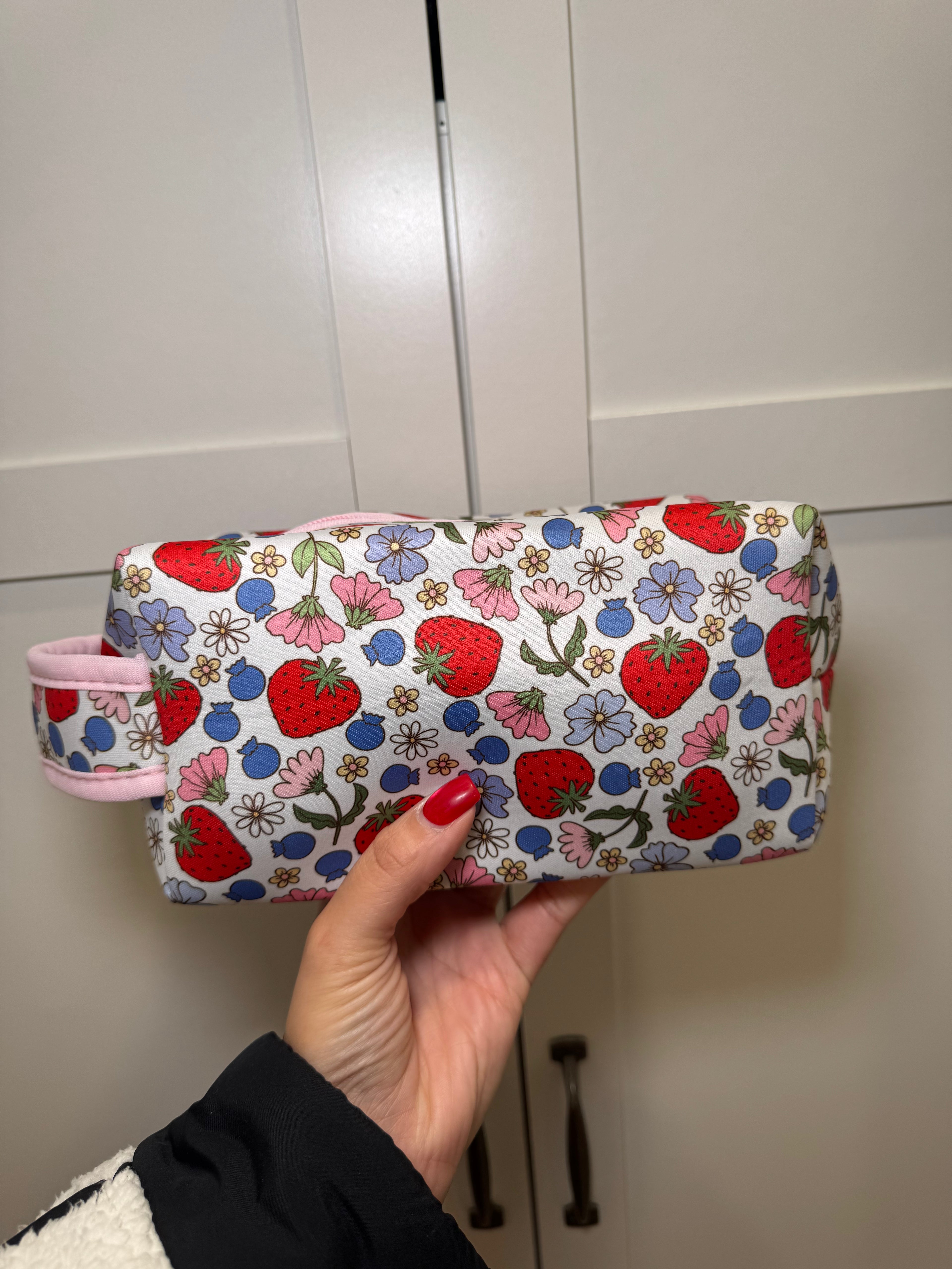 Berries & Flowers - Makeup Pouch
