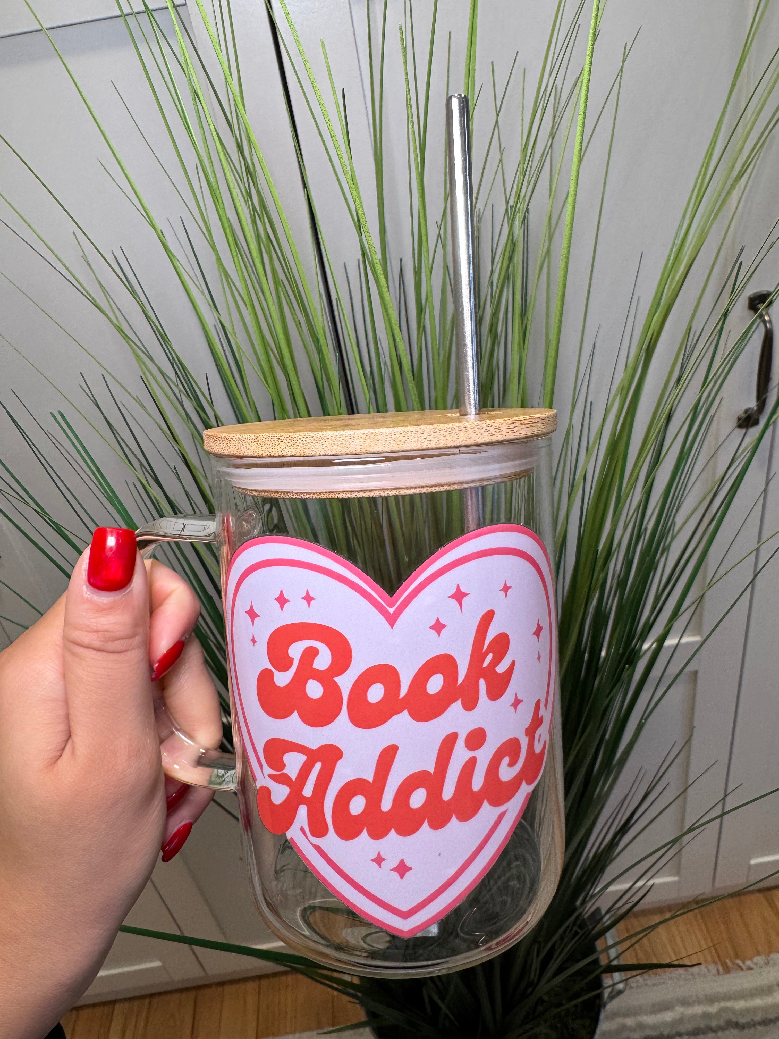 Book Addict - Glass Mug with Lid – Glass mug with wooden lid and metal straw