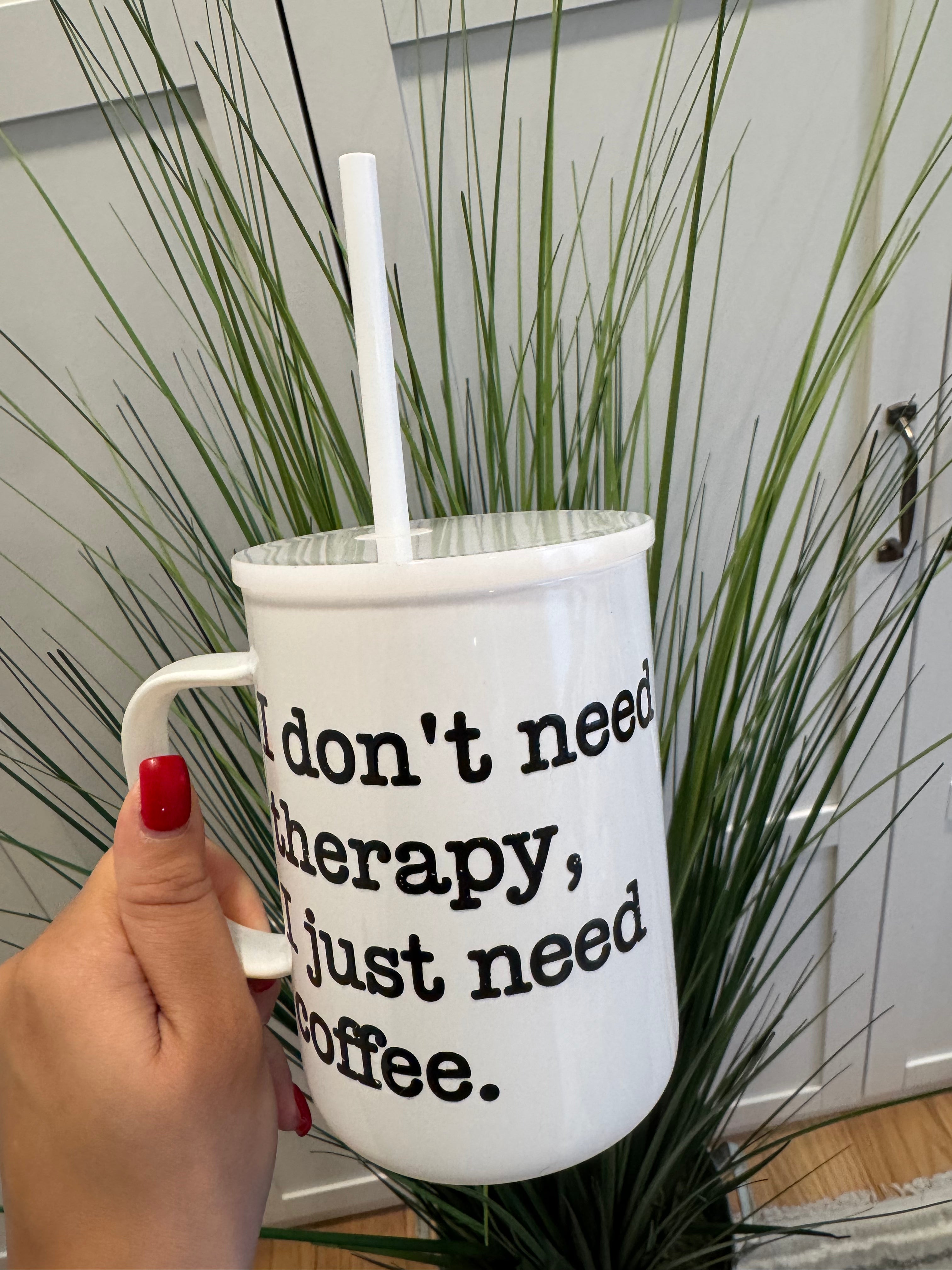 I don't need therapy, I just need coffee - Ceramic Mug with Lid – Ceramic mug with lid and plastic straw