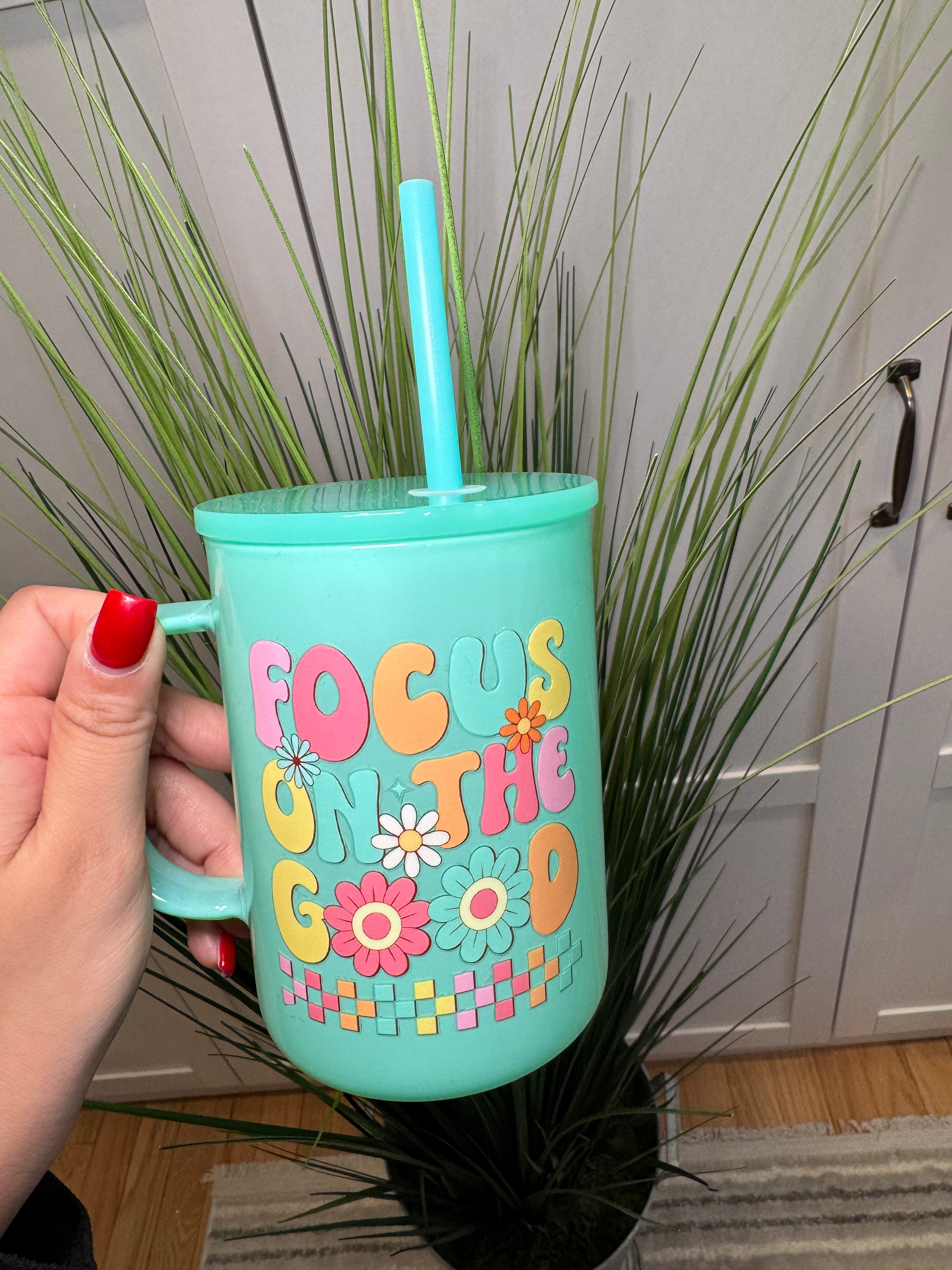 Focus on the Good- Ceramic Mug with Lid – Ceramic mug with lid and plastic straw