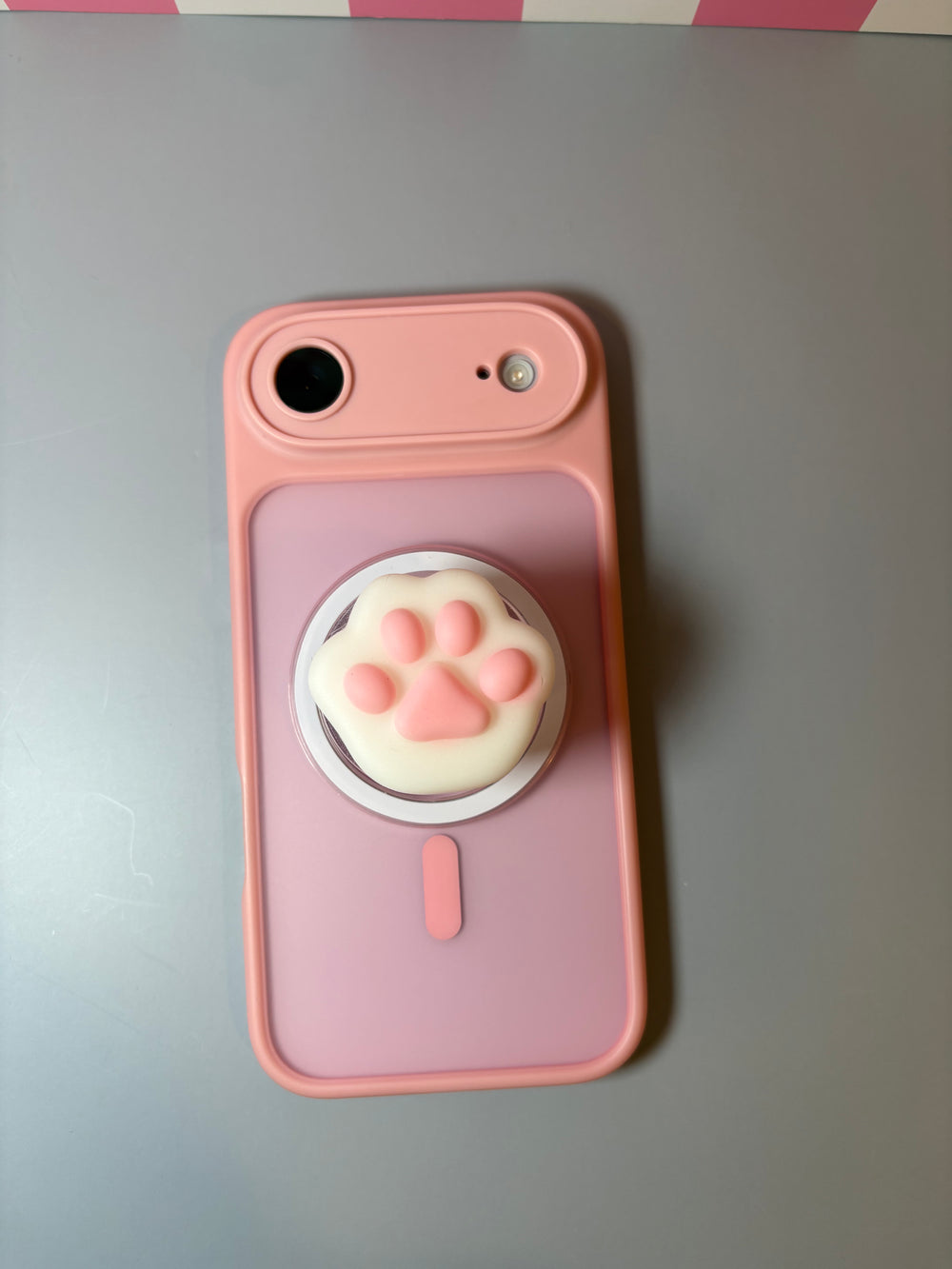 Paw Squishy - Phone & E-Reader MagSafe Grip