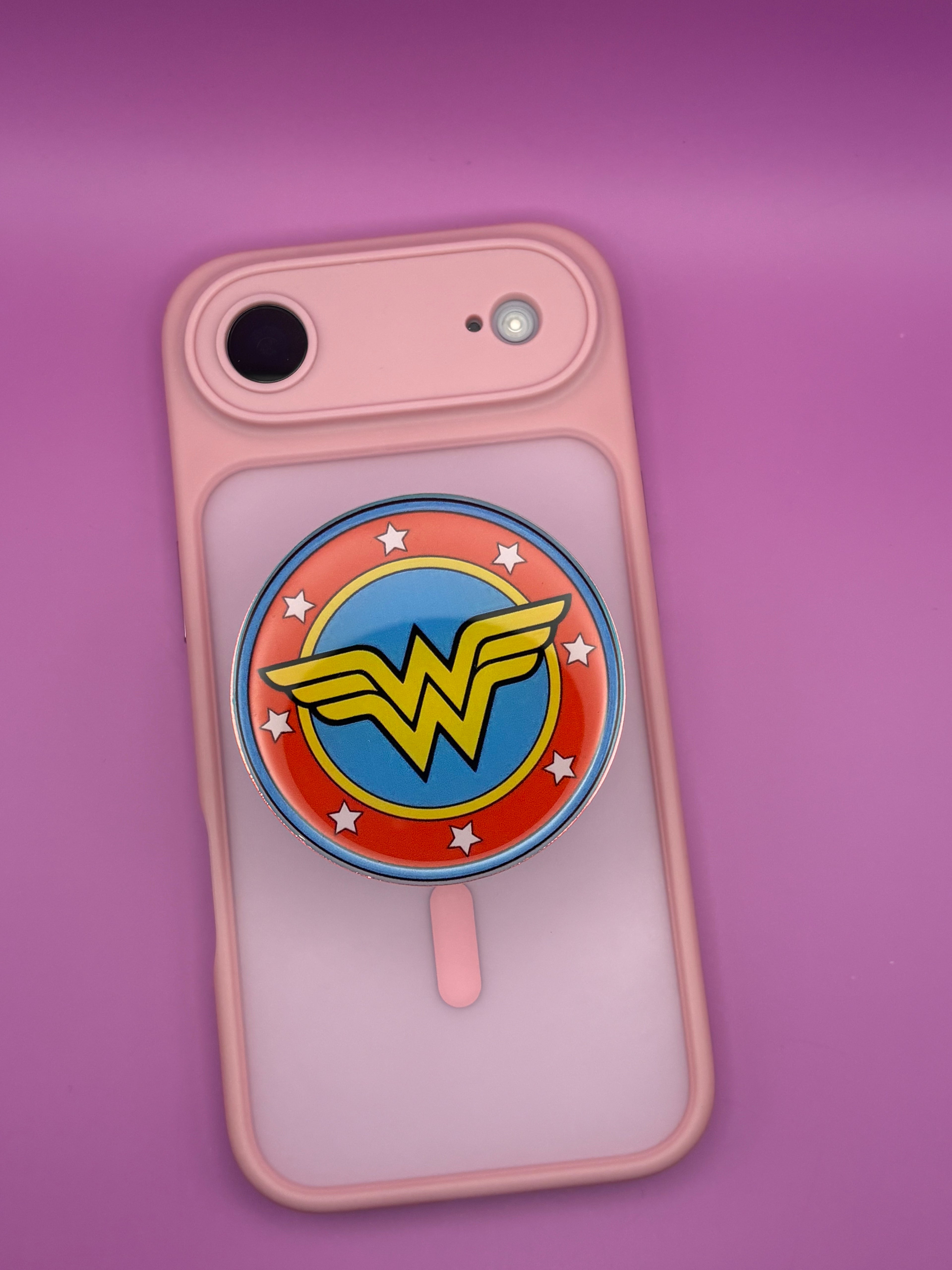 Wonder Woman" Phone & E-Reader MagSafe Grip