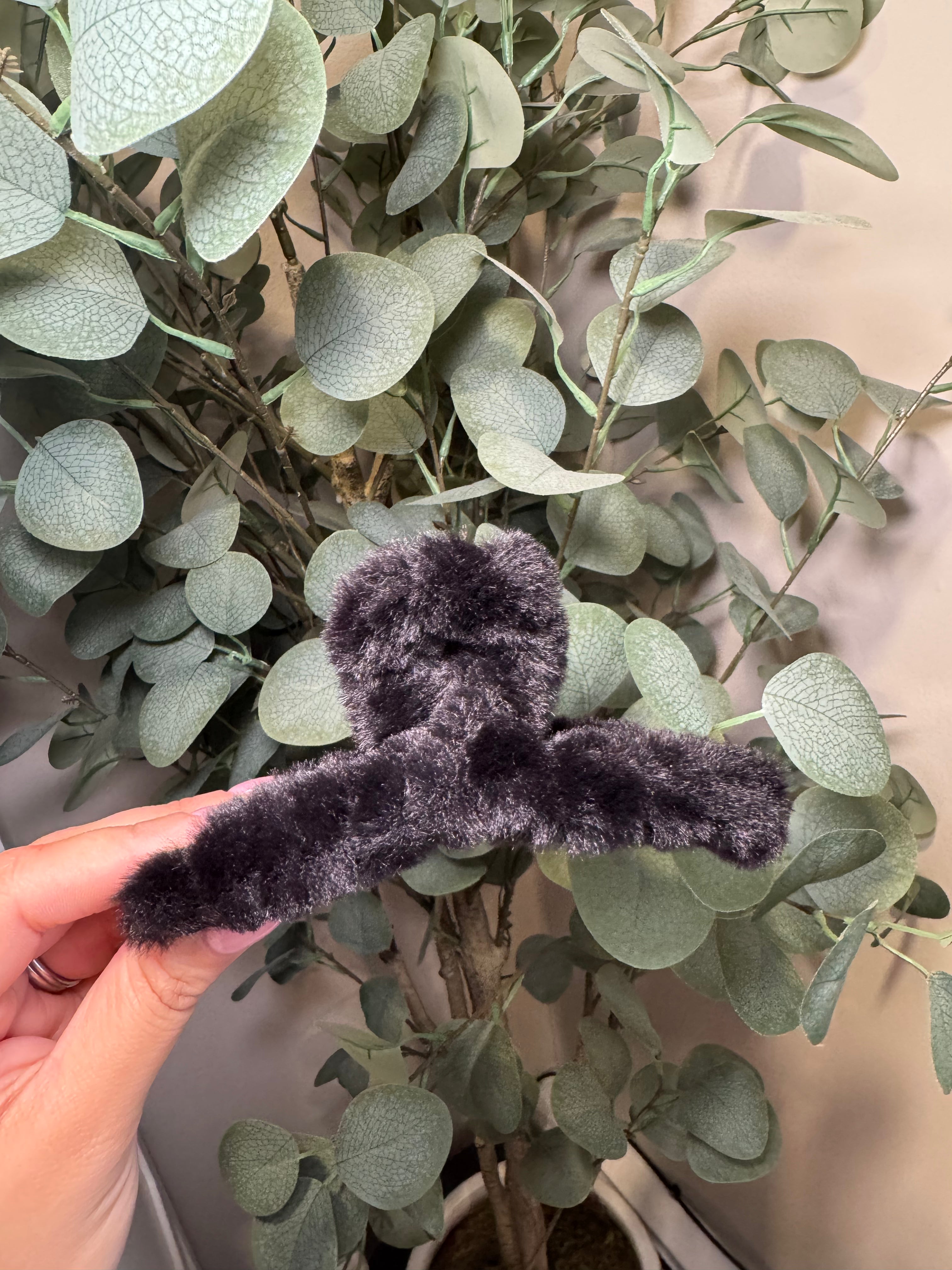 Black Fuzzy -Large Claw Clip