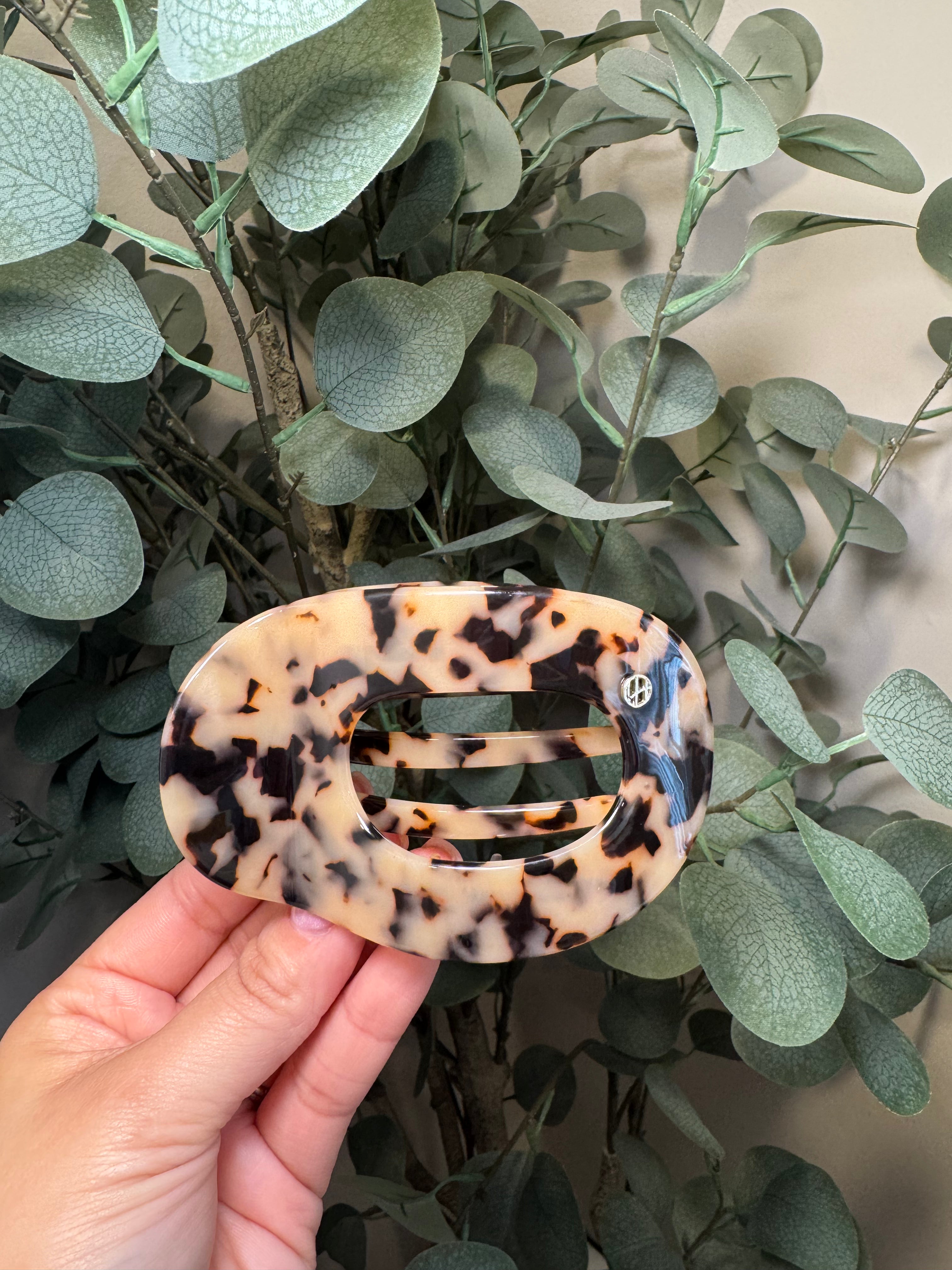 Lay Flat Cream Tortoise -Large Claw Clip